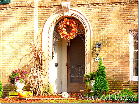 gr arched door w wreath