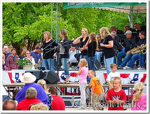 P1000103 thumb Lowell Michigan 2011 Sizzling Summer Concerts